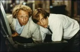 A la fin du film "Les Compères", qui se trouve être le véritable père de Tristan, l'adolescent fugueur que recherchent Pignon (Pierre Richard) et Lucas (Gérard Depardieu) ?