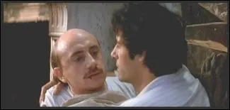 Michel Blanc incarne un boulet du meilleur cru dans "Marche à l'ombre". Dans le film, à quel endroit ne voit-on pas les deux personnages principaux faire la manche ?