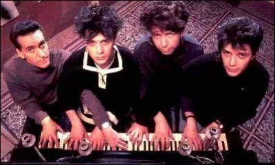 1982. Le groupe 'Indochine' nous chante l'univers de Bob Morane, ... !