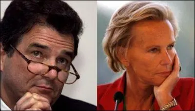 Un tract des syndicats de Radio France Internationale dnonce le salaire de 310.000 euros de la directrice gnrale Christine Ockrent. C'est, dit le tract...