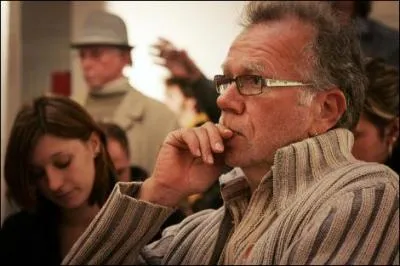 Hervo Eon, qui avait brandi une pancarte 'Casse-toi pov'con' devant Sarkozy, a t condamn en appel ...