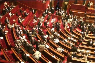 Huit mois aprs le vote de la rforme des institutions, seules deux lois organiques d'application sont pour l'heure promulgues, lesquelles ?