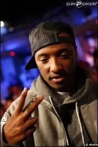 Qui chante "Ferme les yeux et imagine-toi" ?