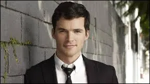 Que faisait Ezra Fitz ?