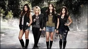 De qui sont signés les messages que reçoivent Hanna, Aria, Emily et Spencer ?