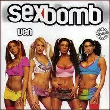 Au départ mon premier fut appelé Jasper, il court souvent après Jerry, mon deuxième est une couleur primaire, mais au pluriel, mon tout est un chanteur !