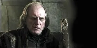 Quel acteur joue le rôle de Argus Rusard ?