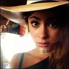 Dans quelle série joue-t-elle un rôle ?