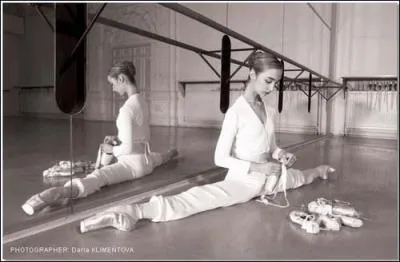 Quelle est la position de la danseuse ?