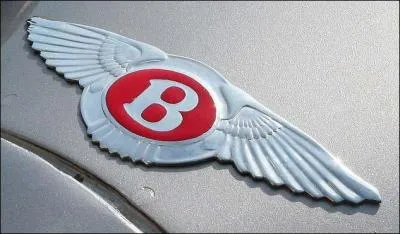 Le constructeur de la marque fait essentiellement des voitures de luxe. Quelle est cette marque ?