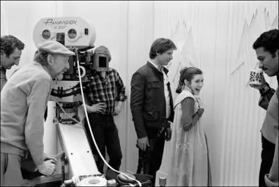 Dès janvier 1982, le plus grand secret enveloppe le tournage du 
"Retour du Jedi". Le déguisement porté par l'équipe veut faire croire qu'elle travaille sur :
