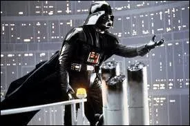 A l'heure de tourner la scène culte de la réplique "Je suis ton père" de "L'Empire contre-attaque", David Prowse, dans le costume de Dark Vador, reçoit l' instruction de prononcer la phrase :