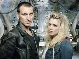 Dans le dernier épisode de la saison 1, que fait Rose en absorbant toutes les énergies du Tardis ?