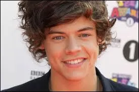 Comment s'appelle le guitariste des White Eskimo ?