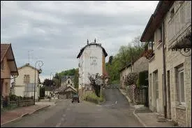 Cette derni&egrave;re question nous emm&egrave;ne &agrave; Vertamboz. Commune franc-comtoise, elle se situe dans le d&eacute;partement ...