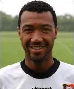 J'ai été transféré de l'Atlético Paranaense à Rennes pour 21, 4 millions d'euros. Qui suis-je ?