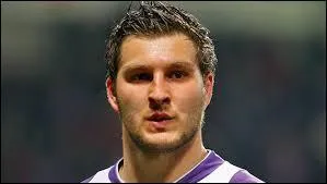 J'ai été transféré de Toulouse à Marseille pour 18 millions d'euros. Qui suis-je ?