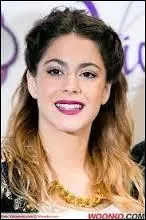 Avec qui sort Martina Stoessel ?