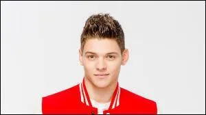 Comment s'appelle ce beau gosse ?