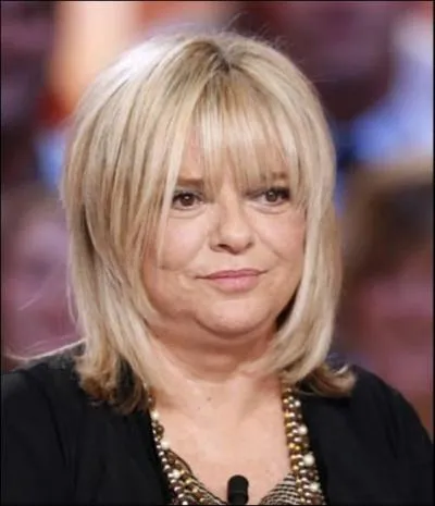 C'est une chanteuse française.