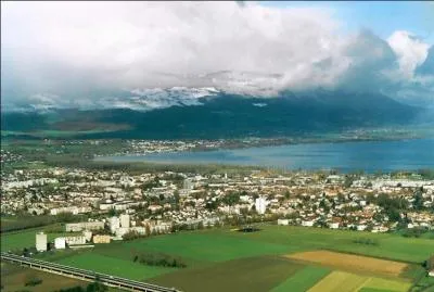 Yverdon-les-Bains se trouve sur les rives du lac Léman.