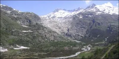 Le tunnel du Saint-Gothard relie la Suisse à l'Italie.