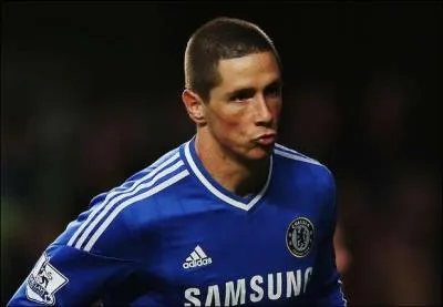 J'ai été transféré de Liverpool à Chelsea pour 58 millions d'euros. Qui suis-je ?