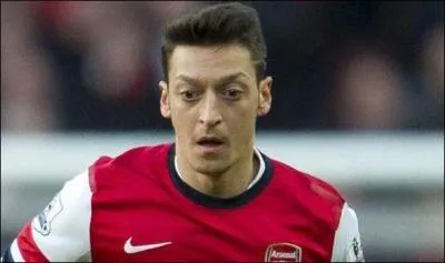 Je suis arrivé à Arsenal en provenance du Real Madrid pour 50 millions d'euros. Qui suis-je ?