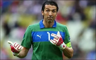 J'ai été transféré de Parme à la Juventus de Turin pour 45 millions d'euros. Qui suis-je ?