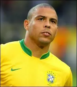 Je suis un génie et j'ai été transféré de l'Inter Milan au Real Madrid pour 45 millions d'euros. Qui suis-je ?