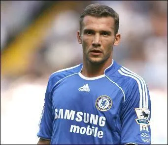 J'ai été transféré du Milan AC à Chelsea contre 43 875 000 d'euros. Qui suis-je ?