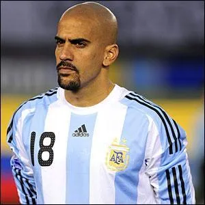Juan Sebastián Verón a été transféré de la Lazio de Rome à Man.Utd pour 42, 6 millions d'euros. Quel a été son premier club ?