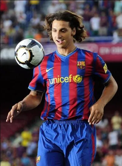 Grand joueur, je suis parti de l'Inter Milan pour Barcelone contre 70, 5 millions d'euros. Qui suis-je ?