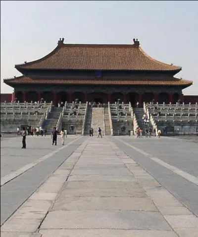 Comment s'appelle ce monument construit entre 1406 et 1420 dans un pays asiatique ?