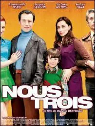 "Nous trois". C'est un film de Renaud Bertrand, les acteurs principaux sont Emmanuelle Béart et Nathan Georgelin, Jacques Gamblin.