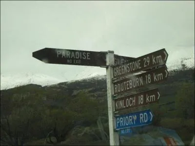 Ah bon, c'était donc par là le Paradis, mais zut il n'existe pas ! On nous a menti, mais dans quel pays ? (C'est un pays qu'on a déjà visité, mais on avait pas rencontré les Maori)