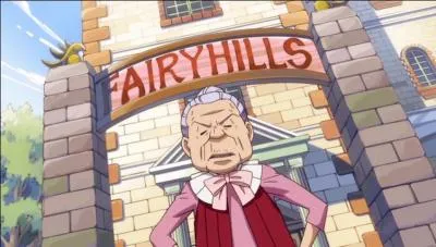 Comment s'appelle la responsable du foyer pour filles ?