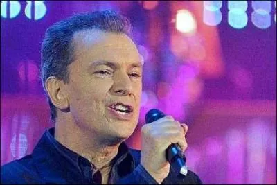 Il interprète la célèbre chanson du film "La Boum".