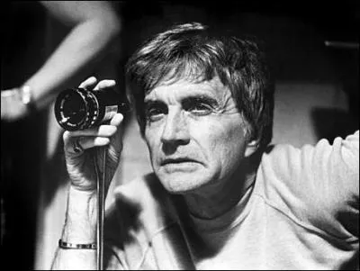 Normalement elle est ocellée ou noire, dans ce film, il lui donna une autre couleur !