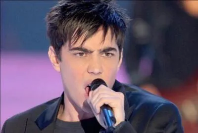 En 1999, il a participé à :