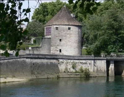 Besançon comporte de nombreuses fortifications de l'architecte :