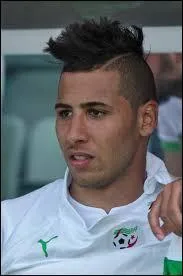 De quel pied joue-t-il bien ?