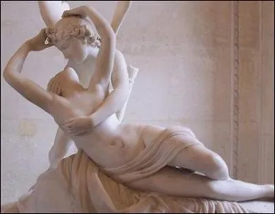 Quelle déesse est 'réveillée par le baiser de l'amour' d'après cette sculpture ?