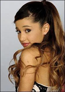 Quel âge a la chanteuse Ariana Grande en 2014 ?