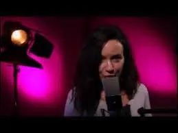 Comment s'appelle la reprise française de "En mi mundo" ?