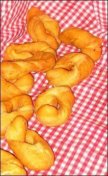 Quelle personne connue portait le jour de son mariage, une robe en tissu vichy rose et blanc ?