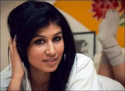 Comment s'appelle son vrai petit ami en dehors de l'aventure ?