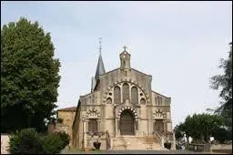 Nous terminons par une halte dans la commune Ligérienne de Vougy, où nous verrons sont église Saint-Bonnet. Nous sommes en région ...