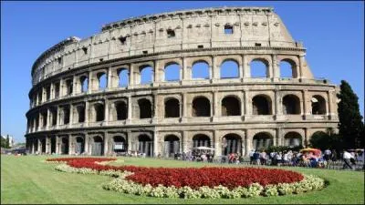 Rome est une ville construite sur sept collines. Laquelle de ces collines ne ceint-elle pas Rome ?