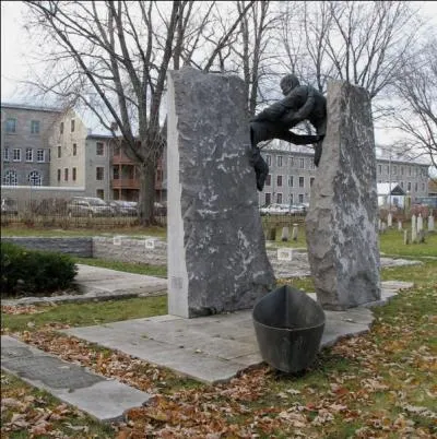 Un mémorial de la guerre de sept ans (1756  1763) a été érigé au Canada. Dans quelle ville ce mémorial est-il présent ?